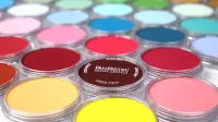 Suché pastely PanPastel 9 ml - varianty | PanPastel 9 ml – 001.0 Colourless Blender, PanPastel 9 ml – 001.1 Pearl Medium, White Fine, PanPastel 9 ml – 001.2 Pearl Medium, White Coarse, PanPastel 9 ml – 001.3 Pearl Medium, Black Fine, PanPastel 9 ml – 001.4 Pearl Medium, Black Coarse, PanPastel 9 ml – 100.5 Titanium White, PanPastel 9 ml – 220.1 Hansa Yellow Extra Dark, PanPastel 9 ml – 220.3 Hansa Yellow Shade, PanPastel 9 ml – 220.5 Hansa Yellow, PanPastel 9 ml – 220.8 Hansa Yellow Tint, PanPastel 9 ml – 250.3 Diarylide Yellow Shade, PanPastel 9 ml – 250.5 Diarylide Yellow, PanPastel 9 ml – 250.8 Diarylide Yellow Tint, PanPastel 9 ml – 270.1 Yellow Oxide Extra Dark, PanPastel 9 ml – 270.3 Yellow Oxide Shade, PanPastel 9 ml – 270.5 Yellow Oxide, PanPastel 9 ml – 270.8 Yellow Oxide Tint, PanPastel 9 ml – 280.1 Orange Extra Dark, PanPastel 9 ml – 280.3 Orange Shade, PanPastel 9 ml – 280.5 Orange, PanPastel 9 ml – 280.8 Orange Tint, PanPastel 9 ml – 340.1 Permanent Red Extra Dark, PanPastel 9 ml – 340.3 Permanent Red Shade, PanPastel 9 ml – 340.5 Permanent Red, PanPastel 9 ml – 340.8 Permanent Red Tint, PanPastel 9 ml – 380.1 Red Iron Oxide Extra Dark, PanPastel 9 ml – 380.3 Red Iron Oxide Shade, PanPastel 9 ml – 380.5 Red Iron Oxide, PanPastel 9 ml – 380.8 Red Iron Oxide Tint, PanPastel 9 ml – 430.1 Magenta Extra Dark, PanPastel 9 ml – 430.3 Magenta Shade, PanPastel 9 ml – 430.5 Magenta, PanPastel 9 ml – 430.8 Magenta Tint, PanPastel 9 ml – 470.1 Violet Extra Dark, PanPastel 9 ml – 470.3 Violet Shade, PanPastel 9 ml – 470.5 Violet, PanPastel 9 ml – 470.8 Violet Tint, PanPastel 9 ml – 520.1 Ultramarine Blue Extra Dark, PanPastel 9 ml – 520.3 Ultramarine Blue Shade, PanPastel 9 ml – 520.5 Ultramarine Blue, PanPastel 9 ml – 520.8 Ultramarine Blue Tint, PanPastel 9 ml – 560.1 Phthalo Blue Extra Dark, PanPastel 9 ml – 560.3 Phthalo Blue Shade, PanPastel 9 ml – 560.5 Phthalo Blue, PanPastel 9 ml – 560.8 Phthalo Blue Tint, PanPastel 9 ml – 580.1 Turquoise Extra Dark, PanPastel 9 ml – 580.3 Turquoise Shade, PanPastel 9 ml – 580.5 Turquoise, PanPastel 9 ml – 580.8 Turquoise Tint, PanPastel 9 ml – 620.3 Phthalo Green Shade, PanPastel 9 ml – 620.5 Phthalo Green, PanPastel 9 ml – 620.8 Phthalo Green Tint, PanPastel 9 ml – 640.1 Permanent Green Extra Dark, PanPastel 9 ml – 640.3 Permanent Green Shade, PanPastel 9 ml – 640.5 Permanent Green, PanPastel 9 ml – 640.8 Permanent Green Tint, PanPastel 9 ml – 660.3 Chromium Oxide Green Shade, PanPastel 9 ml – 660.5 Chromium Oxide Green, PanPastel 9 ml – 660.8 Chromium Green Tint, PanPastel 9 ml – 680.1 Bright Yellow Green Extra Dark, PanPastel 9 ml – 680.3 Bright Yellow Green Shade, PanPastel 9 ml – 680.5 Bright Yellow Green, PanPastel 9 ml – 680.8 Bright Yellow Green Tint, PanPastel 9 ml – 740.1 Burnt Sienna Extra Dark, PanPastel 9 ml – 740.3 Burnt Sienna Shade, PanPastel 9 ml – 740.5 Burnt Sienna, PanPastel 9 ml – 740.8 Burnt Sienna Tint, PanPastel 9 ml – 780.1 Raw Umber Extra Dark, PanPastel 9 ml – 780.3 Umber Shade, PanPastel 9 ml – 780.5 Raw Umber, PanPastel 9 ml – 780.8 Raw Umber Tint, PanPastel 9 ml – 800.5 Black, PanPastel 9 ml – 820.1 Neutral Gray Extra Dark, PanPastel 9 ml – 820.2 Neutral Gray Extra Dark, PanPastel 9 ml – 820.3 Neutral Gray Shade, PanPastel 9 ml – 820.5 Neutral Gray, PanPastel 9 ml – 820.7 Neutral Gray Tint, PanPastel 9 ml – 820.8 Neutral Gray Tint, PanPastel 9 ml – 840.1 Payne's Gray Extra Dark, PanPastel 9 ml – 840.3 Paney's Gray, PanPastel 9 ml – 840.7 Payne's Gray Tint, PanPastel 9 ml – 840.8 Paney's Gray Tint, PanPastel 9 ml – 910.5 Light Gold, PanPastel 9 ml – 911.5 Rich Gold, PanPastel 9 ml – 920.5 Silver, PanPastel 9 ml – 921.5 Pewter, PanPastel 9 ml – 930.5 Bronze, PanPastel 9 ml – 931.5 Copper, PanPastel 9 ml – 951.5 Pearlescent Yellow, PanPastel 9 ml – 952.5 Pearlescent Orange, PanPastel 9 ml – 953.5 Pearlescent Red, PanPastel 9 ml – 954.5 Pearlescent Violet, PanPastel 9 ml – 955.5 Pearlescent Blue, PanPastel 9 ml – 956.5 Pearlescent Green