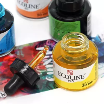 Ecoline akvarelový inkoust 30ml | White 100, Light Yellow 201, Deep Yellow 202, Lemon Yellow 205, Pastel Yellow 226, Yellow Ochre 227, Gold Ochre 231, Chartreuse 233, Light Orange 236, Deep Orange 237, Saffron Yellow 245, Apricot 258, Sand Yellow 259, Vermilion 311, Carmine 318, Scarlet 334, Magenta 337, Fuchsia 350, Rosé 361, Pink Beige 374, Pastel Red 381, Pastel Rosé 390, Deep Ochre 407, Burn Sienna 411, Sepia 416, Beige 420, Reddish Sienna 422, Sepia Deep 440, Mahagony 441, Ultramarine Light 505, Ultramarine Deep 506, Ultramarine Violet 507, Prussian Blue 508, Turguise Blue 522, Indigo 533, Red Violet 545, Blue Violet 548, Sky Blue Light 551, Sky Blue Cyan 578, Pastel Violet 579, Pastel Blue 580, Green 600, Light Green 601, Deep Green 602, Bluish Green 640, Fir Green 654, Forest Green 656, Bronze Green 657, Turquise Green 661, Spring Green 665, Pastel Green 666, Grass Green 676, Black 700, Grey 704, Deep Grey 706, Cold Grey 717, Warm Grey 718, Warm Grey Light 728, Cold Grey Light 738, Gold 801