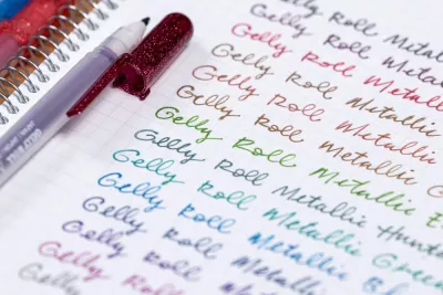 Gelové fixy Gelly METALLIC - varianty Sakura