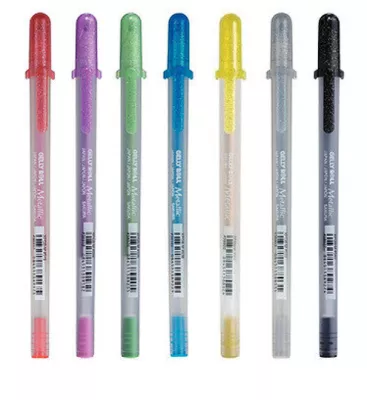 Gelové fixy Gelly METALLIC - varianty | Metallic 517 Sepia, Metallic 519 Red, Metallic 520 Pink, Metallic 522 Burgundy, Metallic 524 Purple, Metallic 526 Emerald Green, Metallic 529 Green, Metallic 530 Hunter Green, Metallic 536 Blue, Metallic 543 Blue Black, Metallic 549 Black, Metallic 551 Gold, Metallic 553 Silver, Metallic 554 Copper