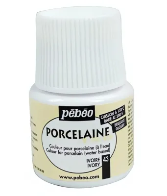 č.31 - Porcelain 150 č.43 (Pébéo) - 45ml  slonovinová bílá